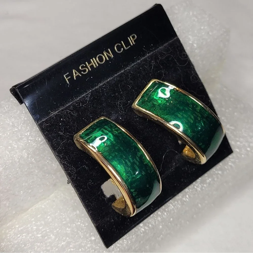 Emerald Green faux stone and gold tone chunky half hoop clip-ons Earrings